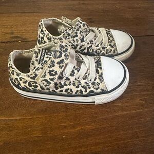 Converse Leopard print. Size 6 toddler